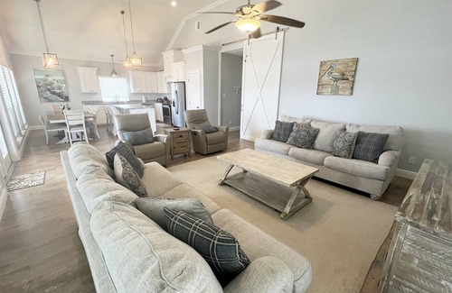 Golden Meadow House | Beautiful Bay Views at The Anchor Holds - Formally Overboard
