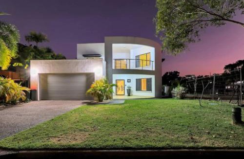 Bayview House | Beautiful Bayview - King Beds, Pool Water Frontage