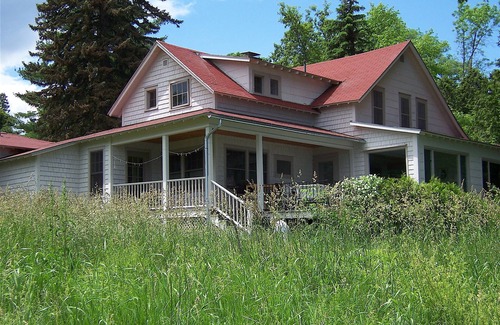 Westport House | Beautiful Beach House on Lake Champlain