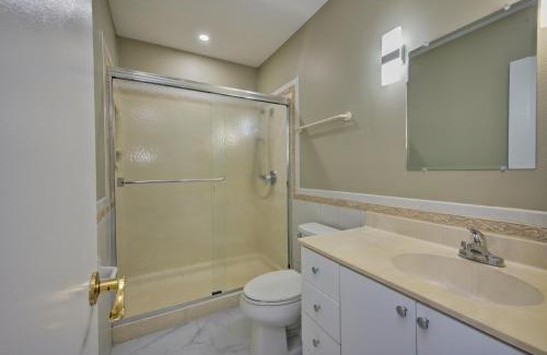 Seven Mile Beach Apartment | Beautiful Beachfront Apartment!
