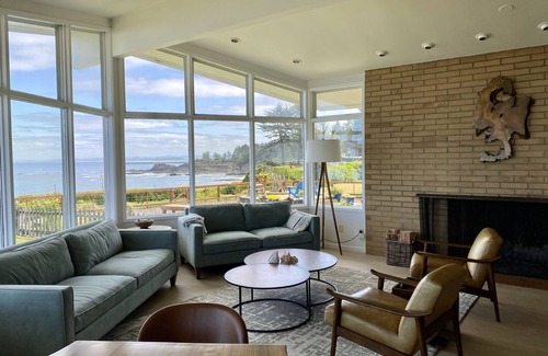 Coos Bay House | Beautiful Beachfront Home on Lighthouse Beach