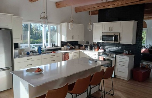 Sooke Villa | Beautiful beachfront Villa on 80 acres of farmland!