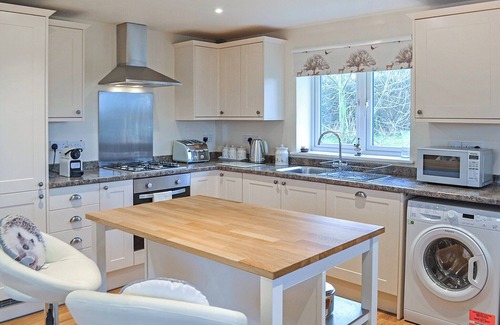 Axbridge Ski Chalet | Beautiful bespoke lodge situated in peaceful countryside.