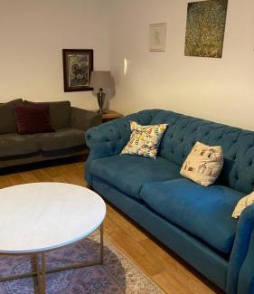 Cooden Apartment | Beautiful Bexhill Cottage with garden 3 mins walk to beach