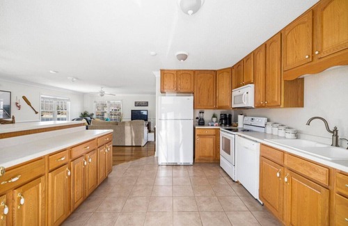 Piney Flats House | Beautiful Boone Lake Views for 8