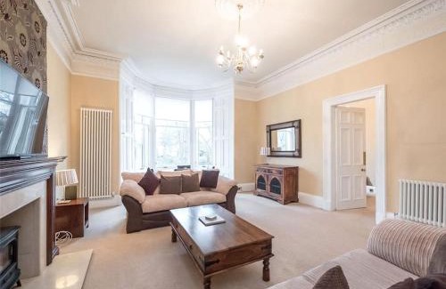 Murrayfield Apartment | Beautiful & bright 2 bed flat Murrayfield