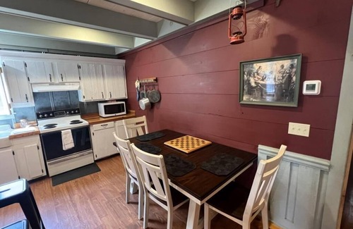 Sylvania House | Beautiful Cabin in quiet rural location