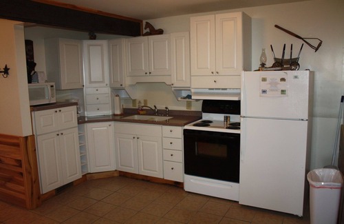 Elizabethton Cabin | Beautiful Cabin on a hill with scenic view