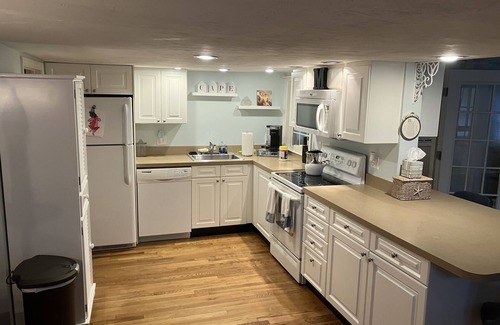 West Hyannisport House | Beautiful Cape House with just a Short Walk to the Beach.