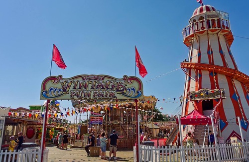 Clacton-on-Sea House | Beautiful caravan with decking at Oaklands Holiday Park ref 39006BG
