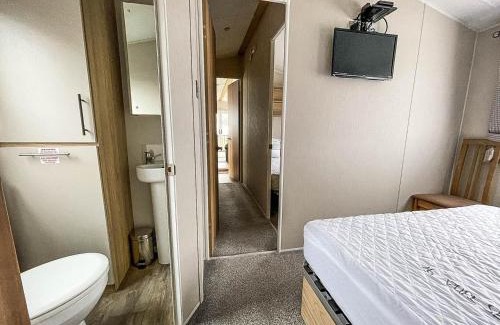 Corton Other | Beautiful Caravan For Hire With A Partial Sea View In Suffolk Ref 32042Az