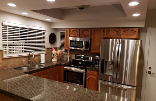 Tempe House | Beautiful Centrally located Tempe Townhome with Hotel Amenities!