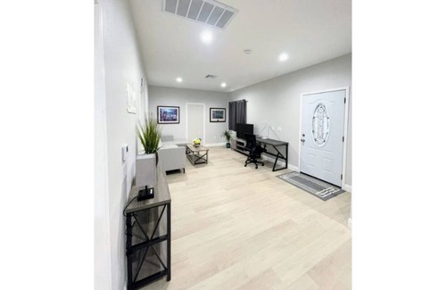 Fountain Valley Apartment | Beautiful Coastal Apartment