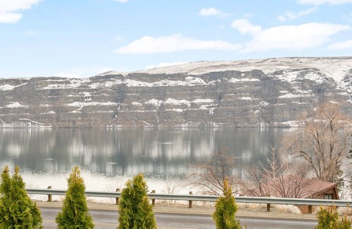Sunland Estates House | Beautiful Columbia river views! Close to the Gorge Amphitheatre!