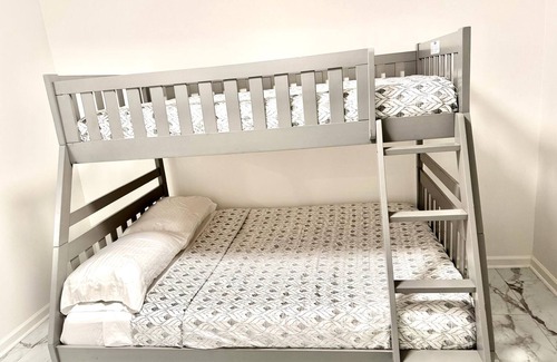 South Mountain House | Beautiful, Comfortable, Safe and Quiet place, Only 11 Min from the airport