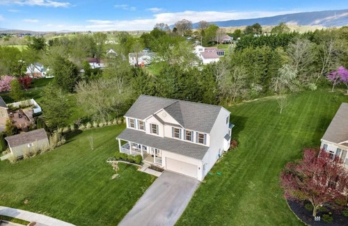 Woodstock House | Beautiful Comfortable House w/Fireplace