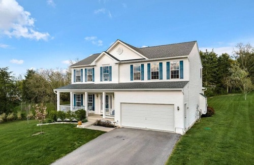 Woodstock House | Beautiful Comfortable House w/Fireplace