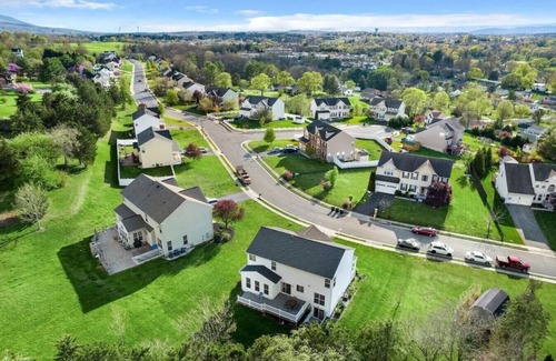 Woodstock House | Beautiful Comfortable House w/Fireplace