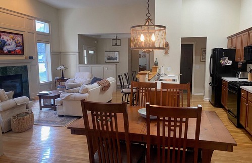 Saratoga Springs Condo | BEAUTIFUL CONDOMINIUM AVAILABLE FOR THE 2025 BELMONT STAKES FESTIVAL.