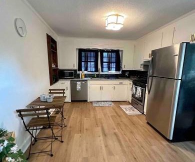Concord House | Beautiful Contemporary 2BDR
