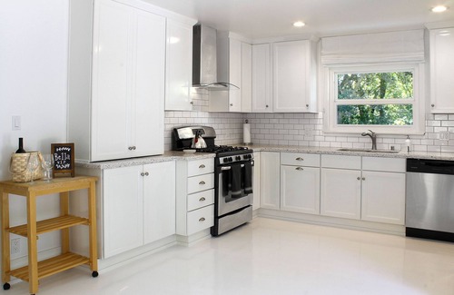 Healdsburg House | Beautiful Coop Cottage overlooking vineyards. Three minutes from downtown!