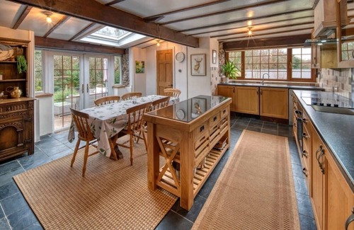 Pill House | Beautiful Cottage 10 Minutes Drive to Clifton