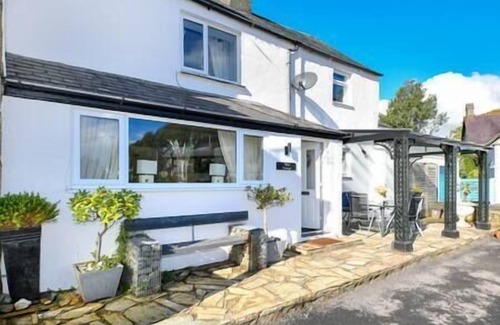Llanbedrog House | Beautiful cottage a stones throw from the beach.