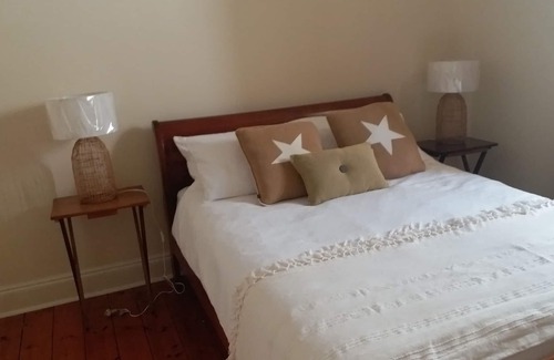 College Park Cottage | Beautiful Cottage - Walk to CBD, Hospital, Uni Parklands, Zoo and Adelaide Oval