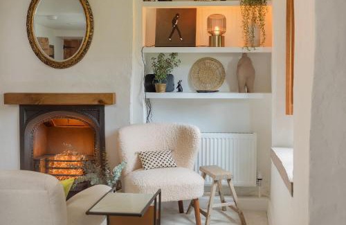 Chilcompton House | Beautiful Cottage nr Mendip Hills Private Parking