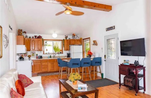 Eureka Cottage | Beautiful Cottage on Large one Acre Private Lot