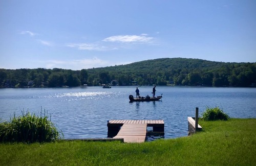 Winchester House | Beautiful Cottage on the Number One Lake in CT