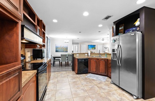 Saint James City House | Beautiful Country house overlooking 13.5 acres and a small lake