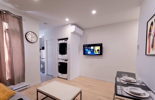 De Lorimier Apartment | Beautiful Cozy 2Bedr - 2min to Ave Mont-Royal !