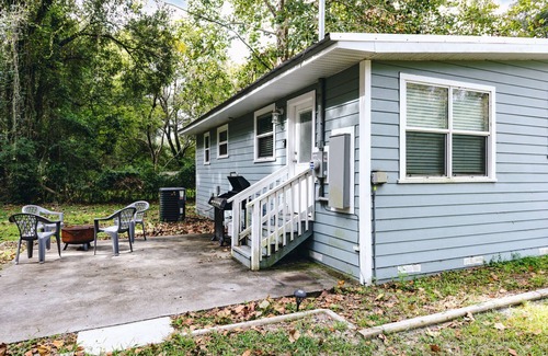 High Springs Cottage | Beautiful cozy cottage fully fenced near town and springs