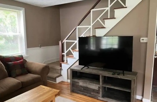 Rochester House | Beautiful Cozy Home Away From Home.
