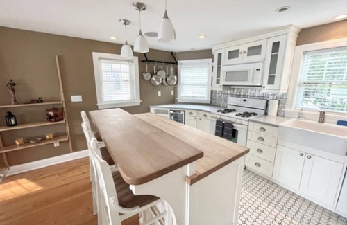 Fair Haven House | Beautiful cozy home w jacuzzi & dock for boat