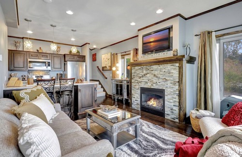 Rabbit Creek Ski Chalet | Beautiful Cozy, Peaceful chalet with AC in Anchorage