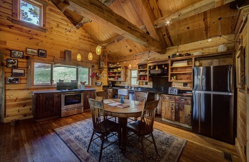 Colonial Pine Hills Cabin | Beautiful Custom Timber Frame Cabin in beautiful Spring Creek Canyon!