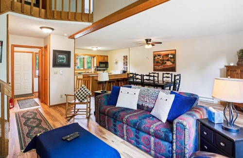 Davis Condo | Beautiful Deerfield condo has it all. Welcome Dutch Ridge!