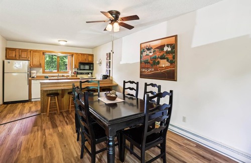 Davis Condo | Beautiful Deerfield condo has it all. Welcome Dutch Ridge!