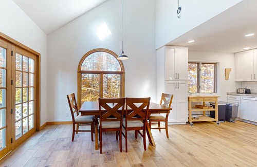 Mountain Acres House | Beautiful dog-friendly house w/fireplace, firepit, bbq, deck, patio, w/d, wifi