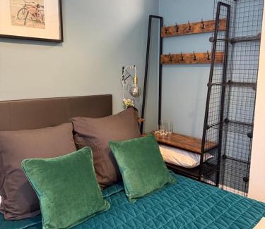 Spitalfields Apartment | Beautiful En-suite room by Hostara Homes