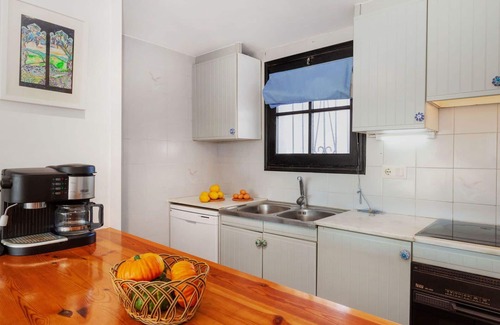Pals Apartment | Beautiful apartment for 4 people with WIFI, pool, TV, terrace and parking