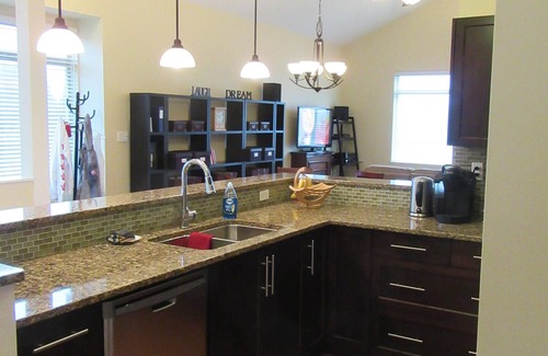 Regional District of Nanaimo Condo | Beautiful executive apartment