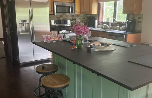Stockbridge House | Beautiful Farm House Near Family Ski Mountains And Other Fun Winter Activities