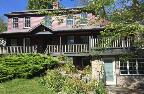 Stockbridge House | Beautiful Farm House Near Family Ski Mountains And Other Fun Winter Activities