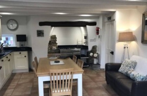 Croyde Cabin | Beautiful farmhouse located in a delightful, quiet spot in the centre of Croyde.
