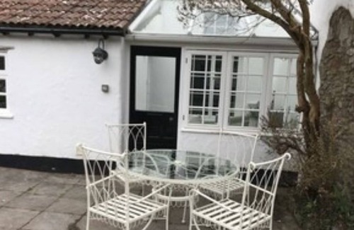 Croyde Cabin | Beautiful farmhouse located in a delightful, quiet spot in the centre of Croyde.