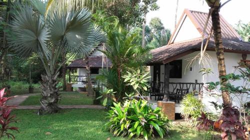 Mai Fat Hotel | Beautiful Flower Resort