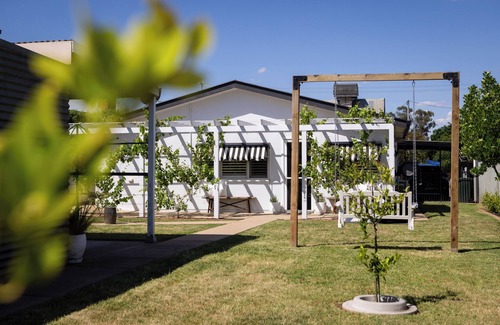 Coolamon Cottage | Beautiful Four Bedroom Home in the Heart of Coolamon